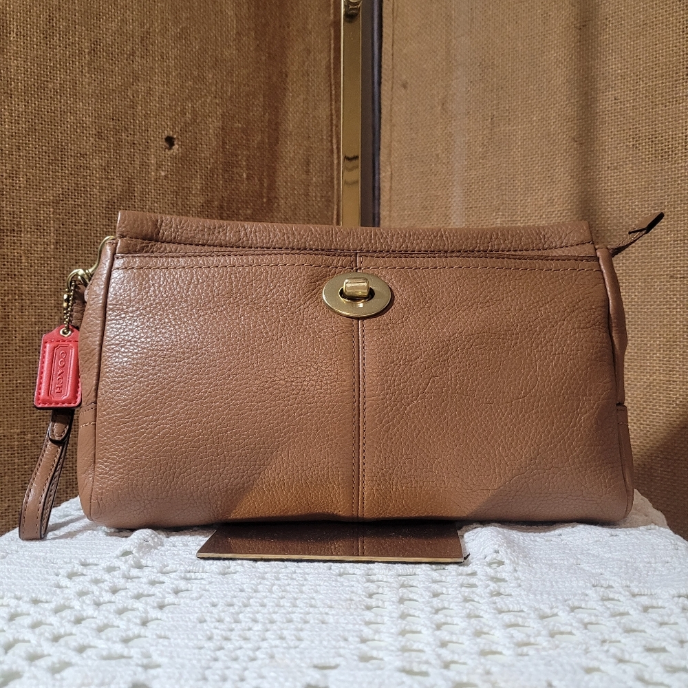 Coach Park British Tan Leather Large Clutch Bag with Brass Front Turnlock.